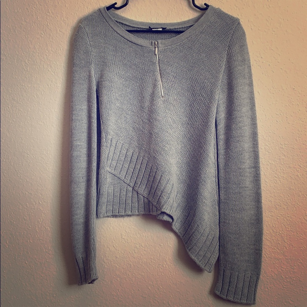 Sweater with zipper
